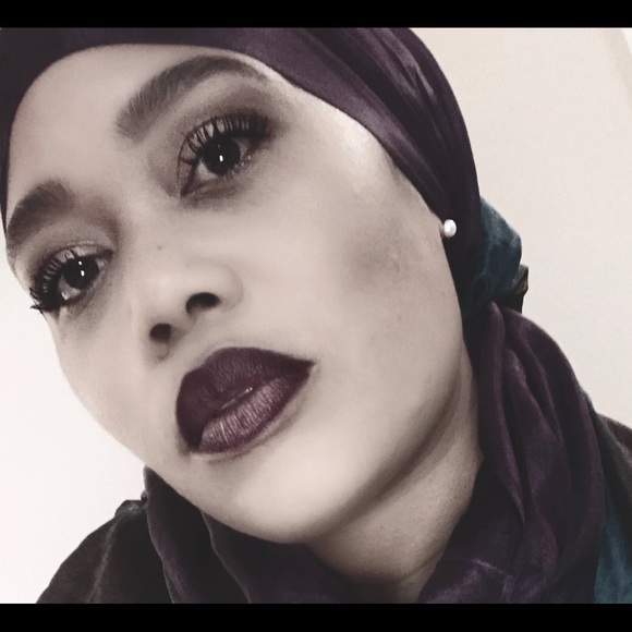 Meet your Posher, Aja - Picture 2 of 2